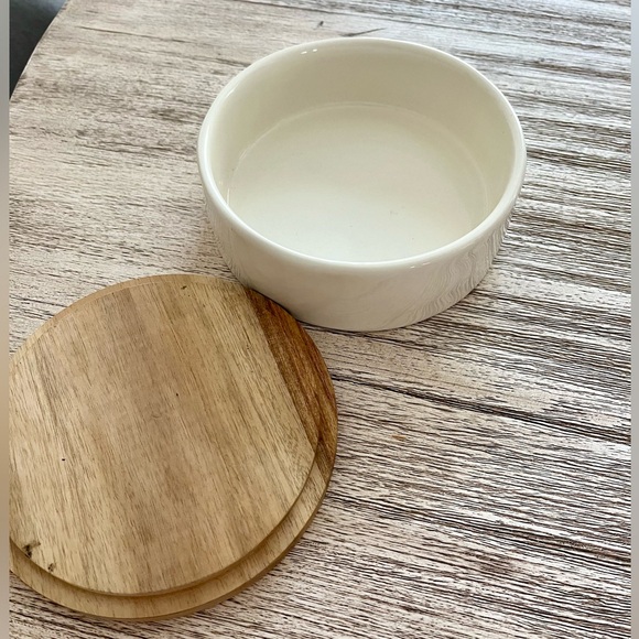 ❌SOLD❌ Rae Dunn “Favorite Things” Ceramic Container - Picture 3 of 3